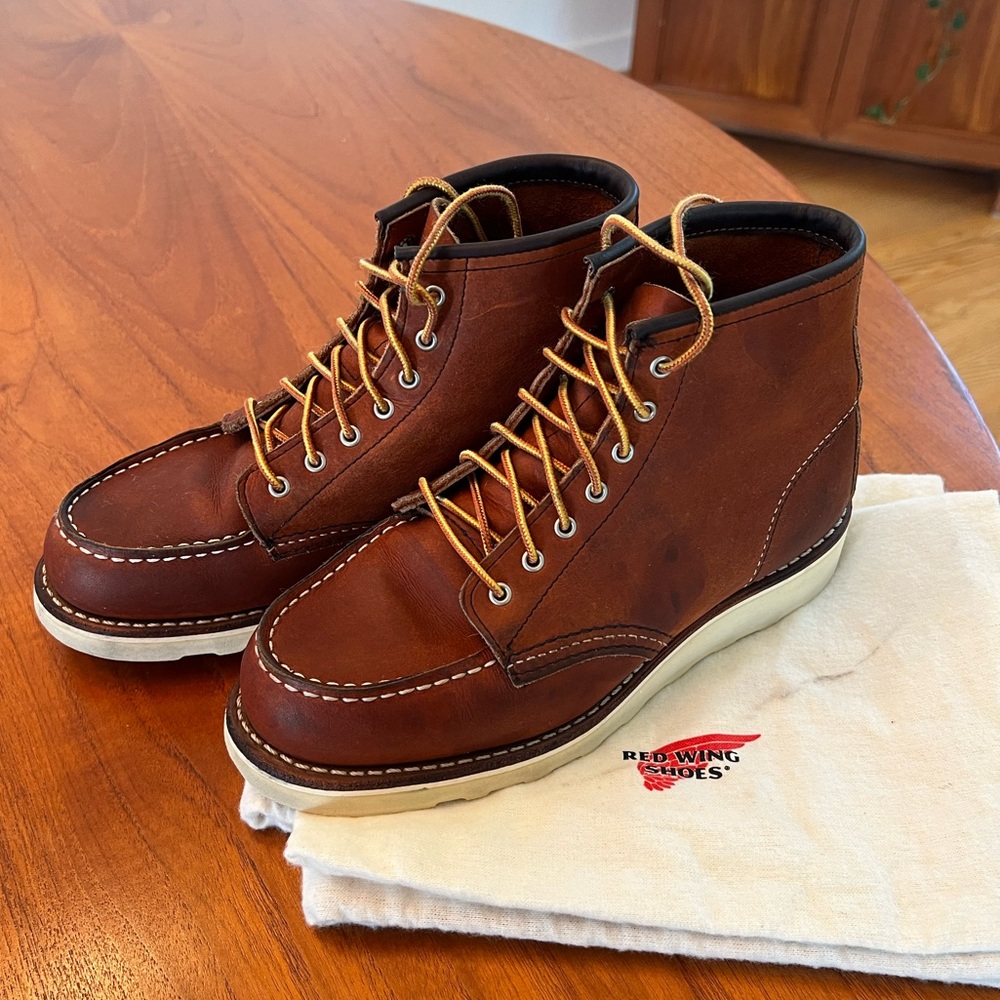 REDWING: CLASSIC MOC
WOMEN'S SHORT BOOT IN ORO LEGACY LEATHER, like new